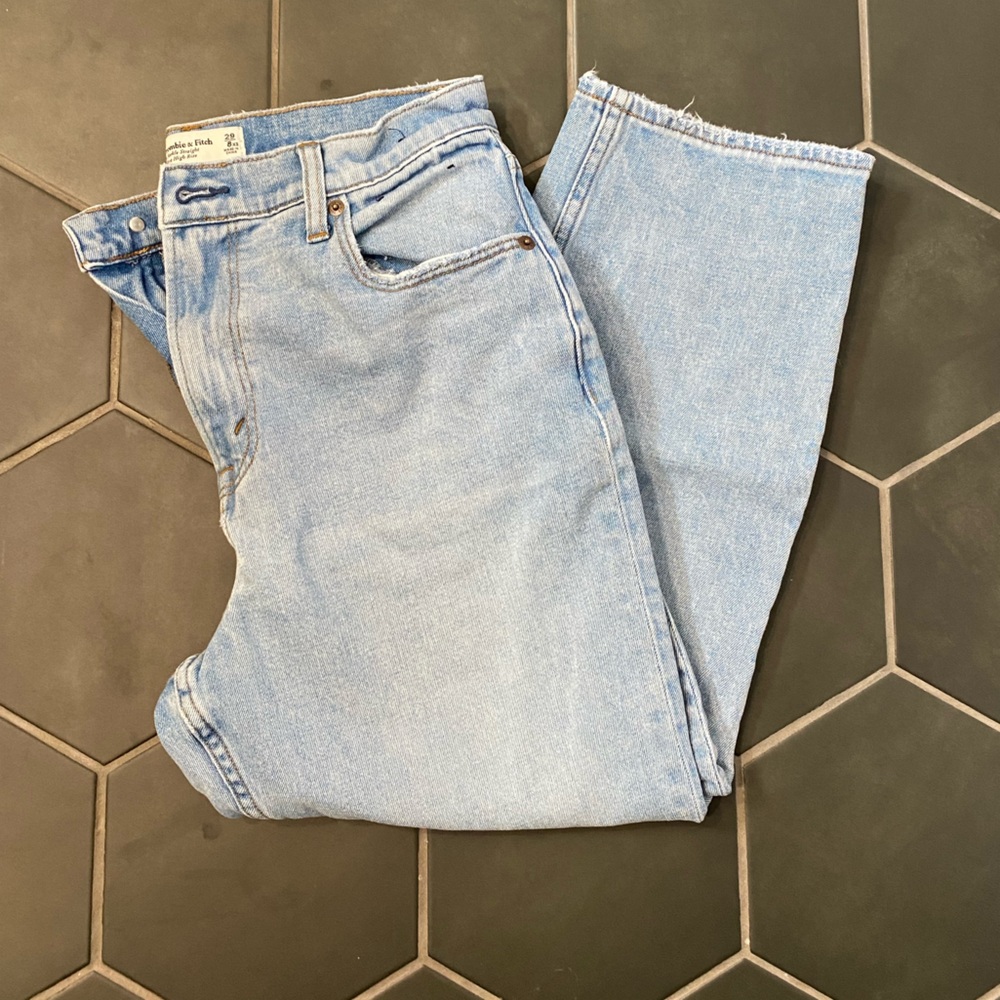 **COPY** Abercrombie & Fitch The Ankle Straight Ultra High Rise. Curve Love.
